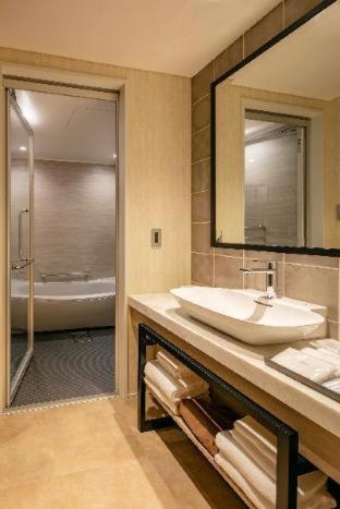 โรงแรมเอมิอง โรงแรม 4*